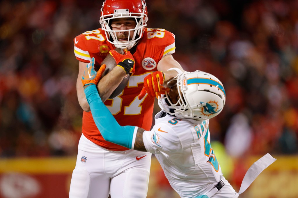 Travis Kelce and the Chiefs face the Bills on Sunday.