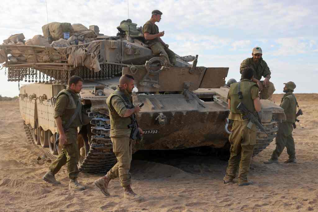 Israeli soldiers surrounding a tank