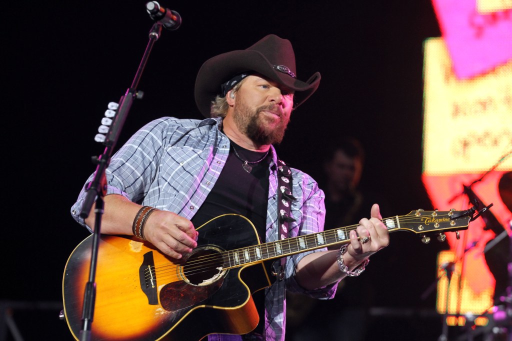 toby keith playing guitar