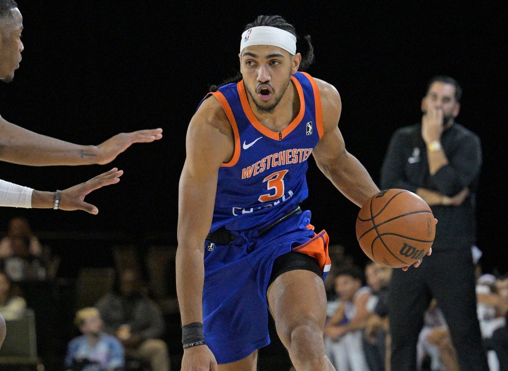 Jacob Toppin during a G-League game with the Westchester Knicks earlier in the season.