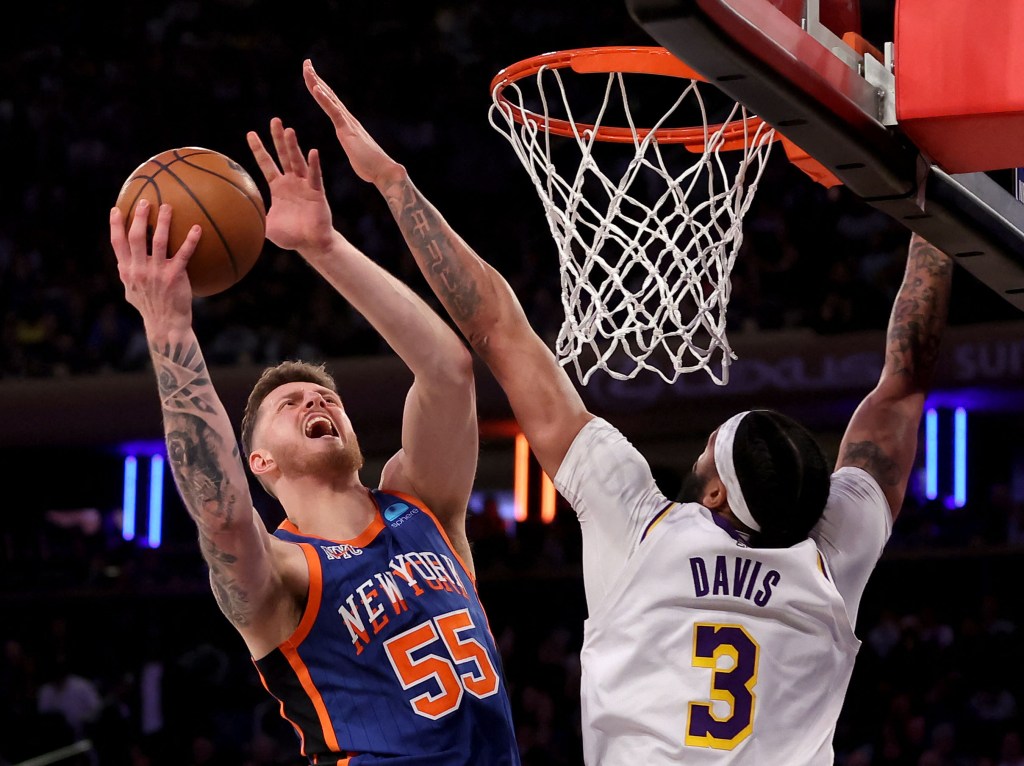 Isaiah Hartenstein, who scored six points and grabs 15 rebounds, looks to shoot over Anthony Davis during the Knicks' 113-105 win over the Lakers.