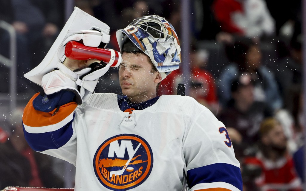 Ilya Sorokin cools off during the Islanders' win.