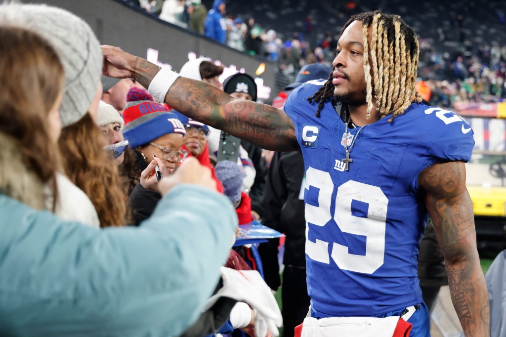 Xavier McKinney interacts with fans after a win over the Philadelphia Eagles at MetLife Stadium.