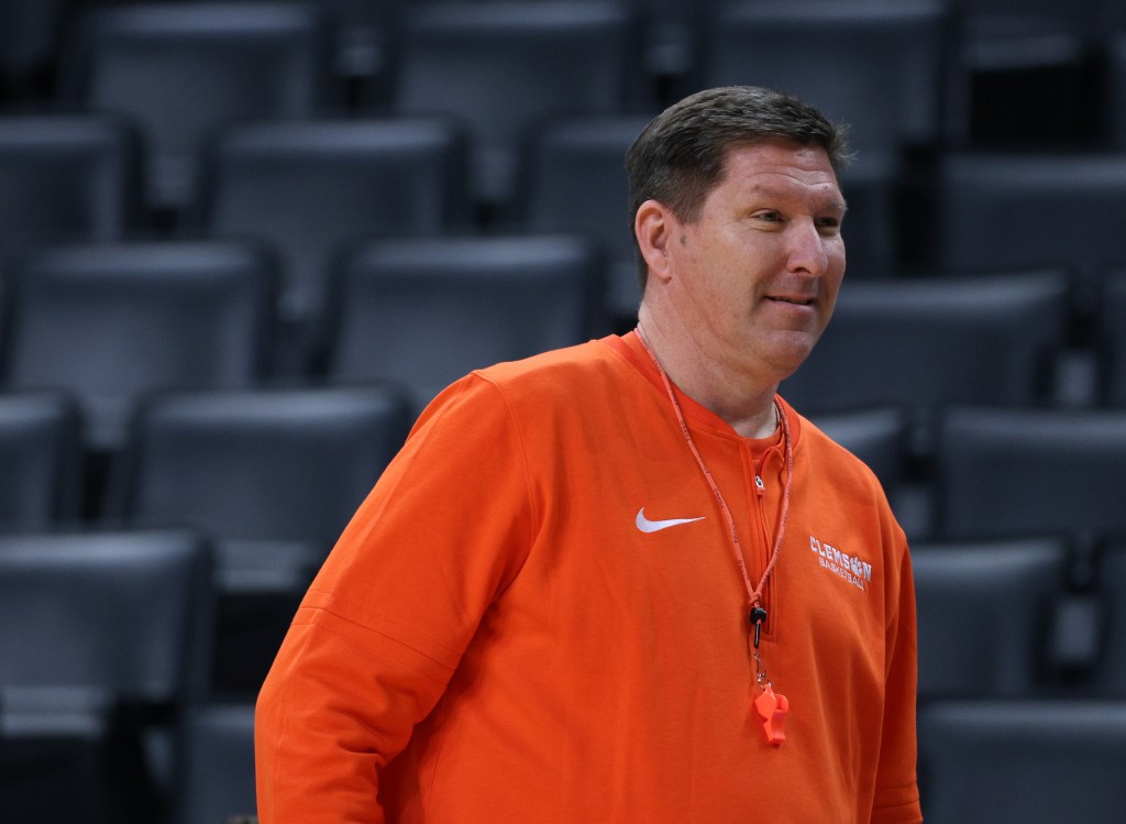 Brad Brownell's Clemson Tigers will play the Arizona Wildcats on Thursday.