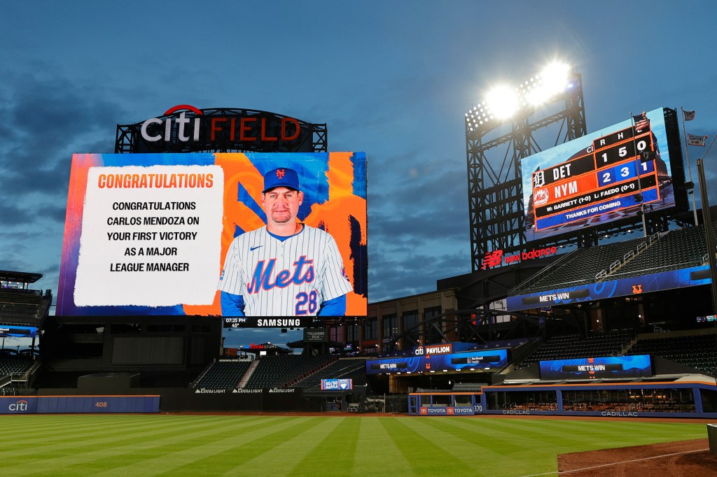 Carlos Mendoza received a message on the Citi Field scoreboard following his first win as manager.