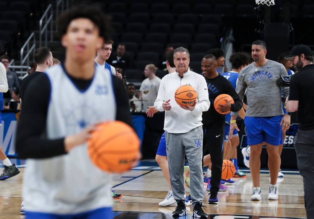 K head coach John Calipari, center, watches his team during practice ahead of their NCAA Tournament match-up