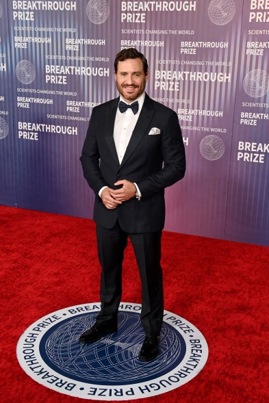 LOS ANGELES, CALIFORNIA - APRIL 13: Ãdgar RamÃrez attends the 10th Breakthrough Prize Ceremony