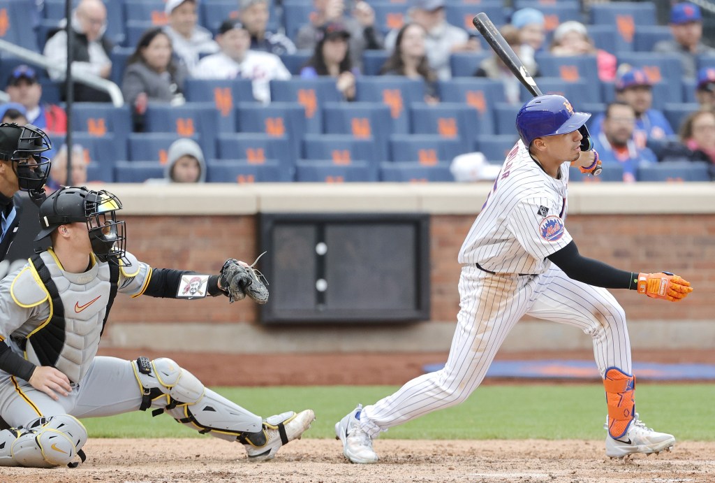 Tyrone Taylor hits a single during the eighth inning of the Mets' victory.