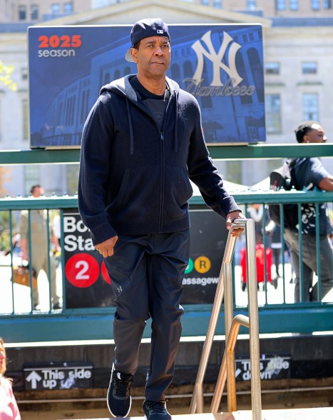 FARE PLAY: On location shooting the film “High and Low,” Denzel Washington steps out of the Borough Hall/Court Street subway station.