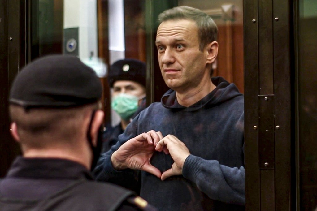 Alexei Navalny making a heart symbol