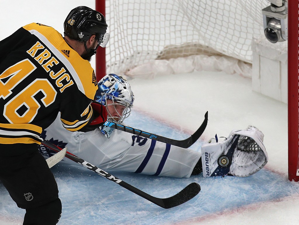 Boston Bruins' David Krejci (46) can't get the puck past outstretched Leafs goalie Frederik Andersen.