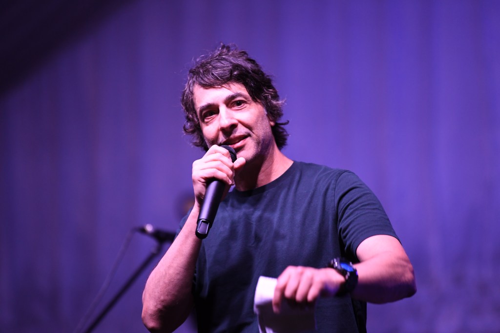 Comedian Arj Barker encountered the mom and her baby during his show at the Athenaeum Theater in Australia.