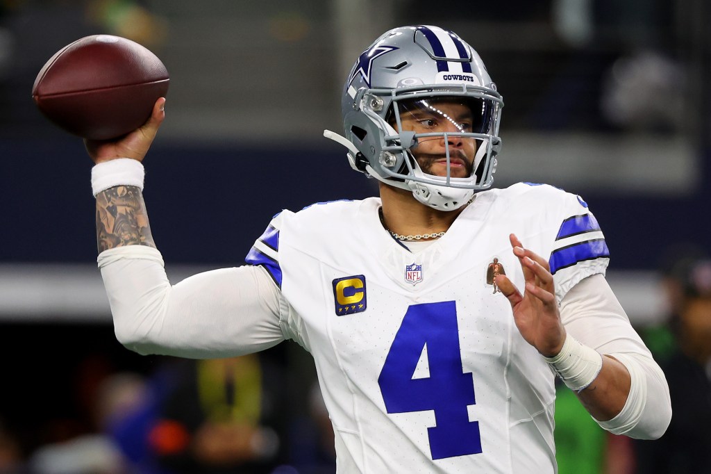 Dak Prescott throws a pass during the NFC Wild Card Playoff game against the Green Bay Packers.