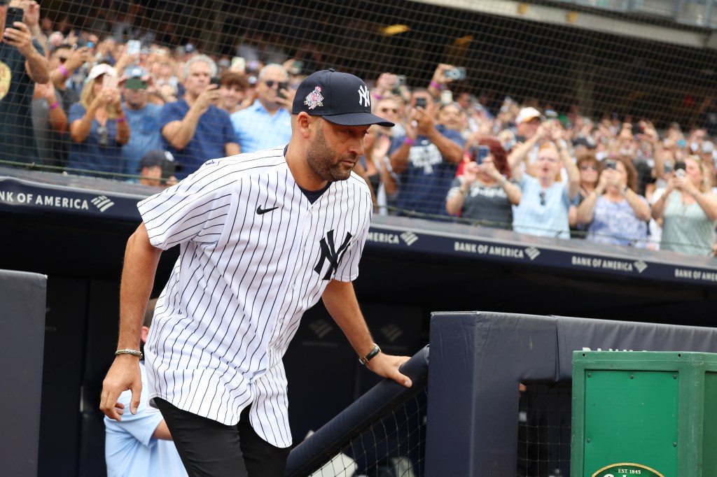 Derek Jeter shared some kind words for the retiring John Sterling.