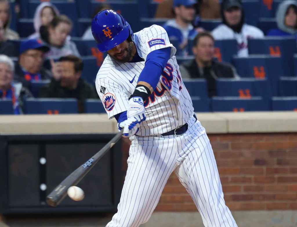 New York Mets designated hitter J.D. Martinez (28) singles in his first at-bat during the second inning when the New York Mets