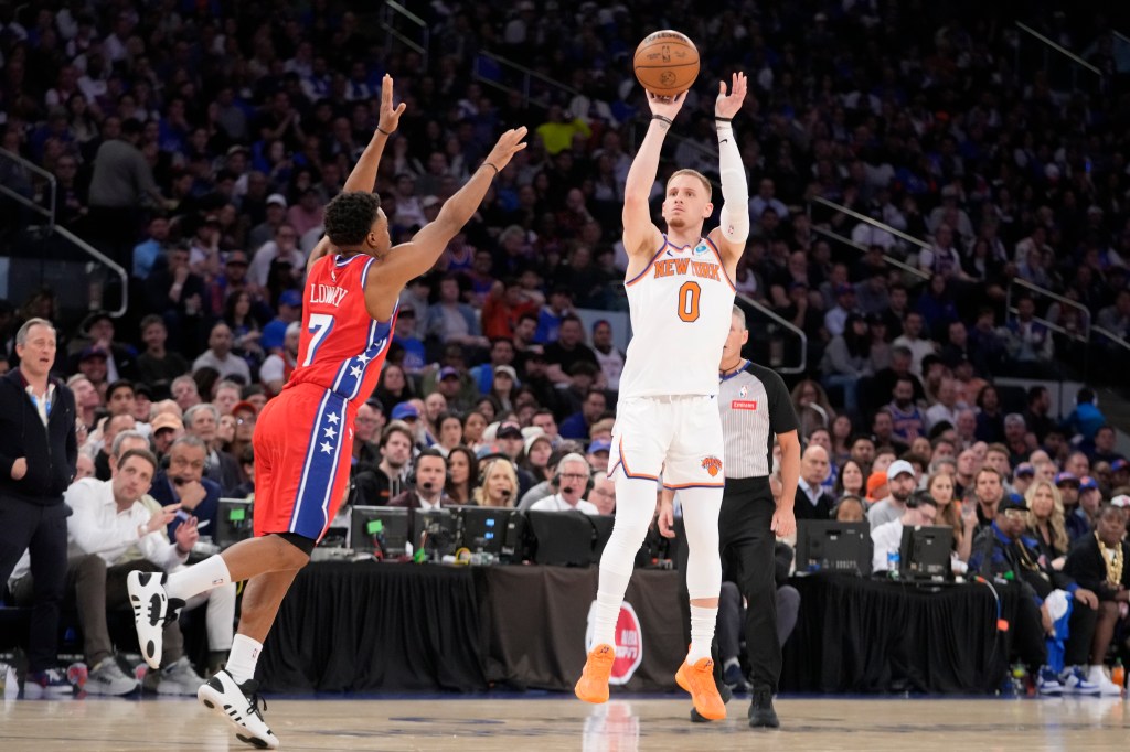 Donte DiVincenzo shoots during the Knicks' Game 1 win over the 76ers on April 20, 2024. 