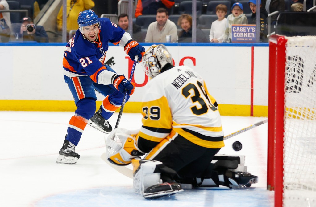 Kyle Palmieri, who later scored his 30th goal of the season, shoots a shot wide of Alex Nedeljkovic during the first period of the Islanders' 5-4 win over the Penguins.