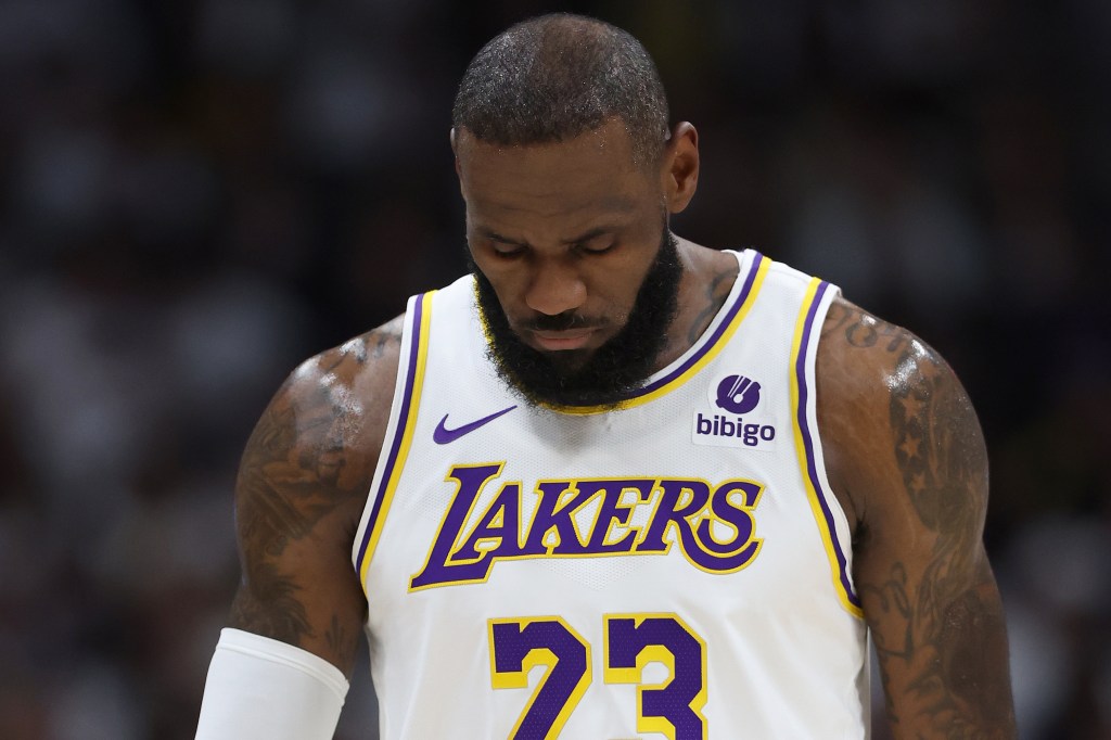 LeBron James had to carry a large load in Game 1, with little help from the Lakers' bench players.