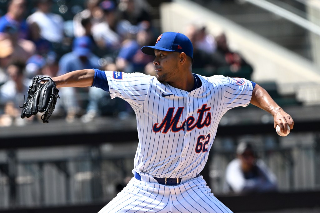 Jose Quintana pitches during the Mets' win over the Cardinals on April 28, 2024. 