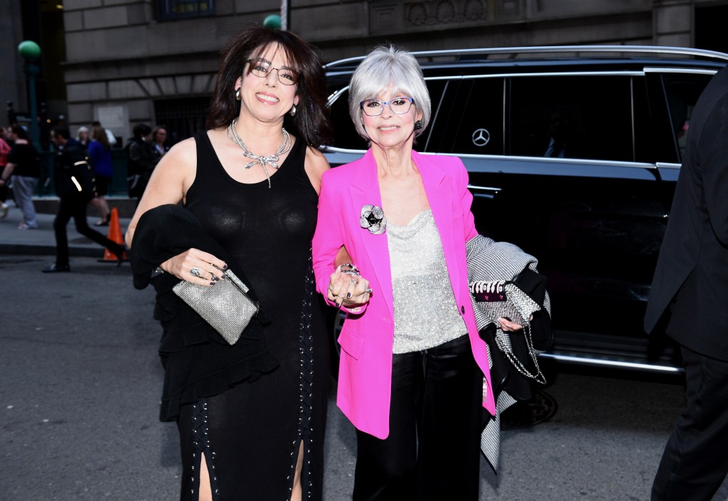 Rita Moreno (R) and Fernanda Fisher 