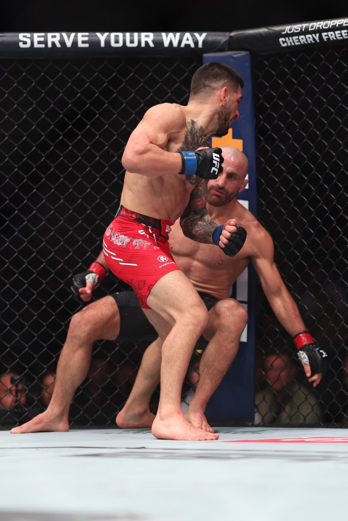 Ilia Topuria knocks out Alexander Volkanovski. 