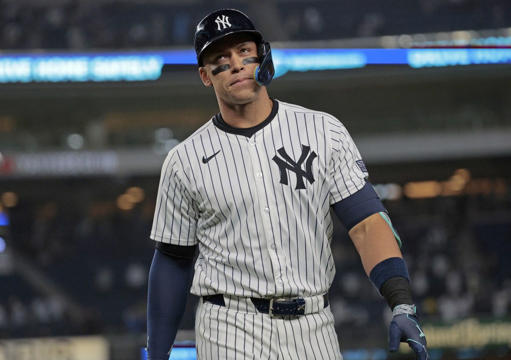 Aaron Judge reacts dejectedly after flying out with the bases loaded in the ninth inning of the Yankees' 5-2 loss to the Marlins.