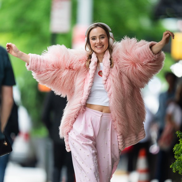 FEATHER WEATHER: In Tribeca, Suki Waterhouse rocks out during a commercial shoot for Sonos.