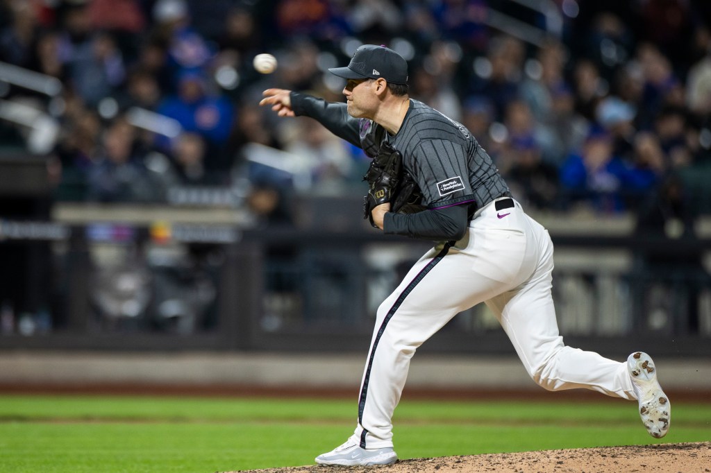 Mets pitcher Adam Ottavino (0) throws a pitch in the eighth inning against the Chicago Cubs on Wednesday.