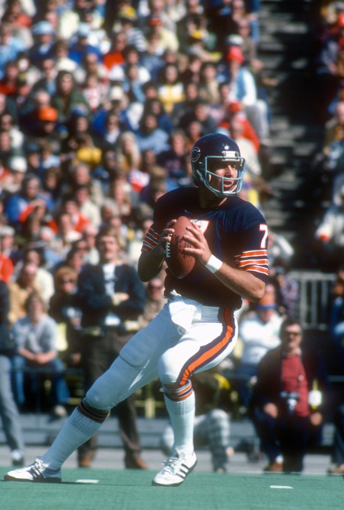 Former Chicago Bears quarterback Bob Avellini has died at the age of 70.