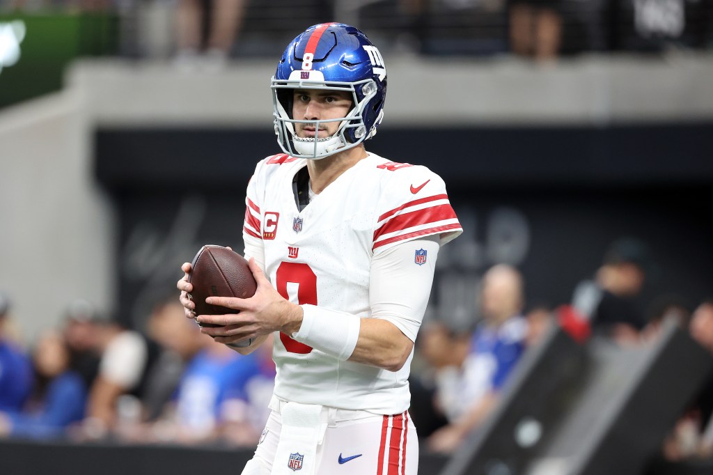 Daniel Jones #8 of the New York Giants warms up before a game against the Las Vegas Raiders at Allegiant Stadium on November 05, 2023 in Las Vegas, Nevada. 