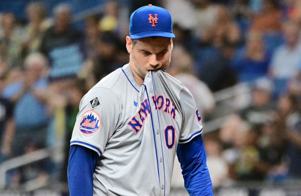 Adam Ottavino reacts dejectedly after being pulled in the eighth inning of the Mets' 3-1 loss to the Rays.