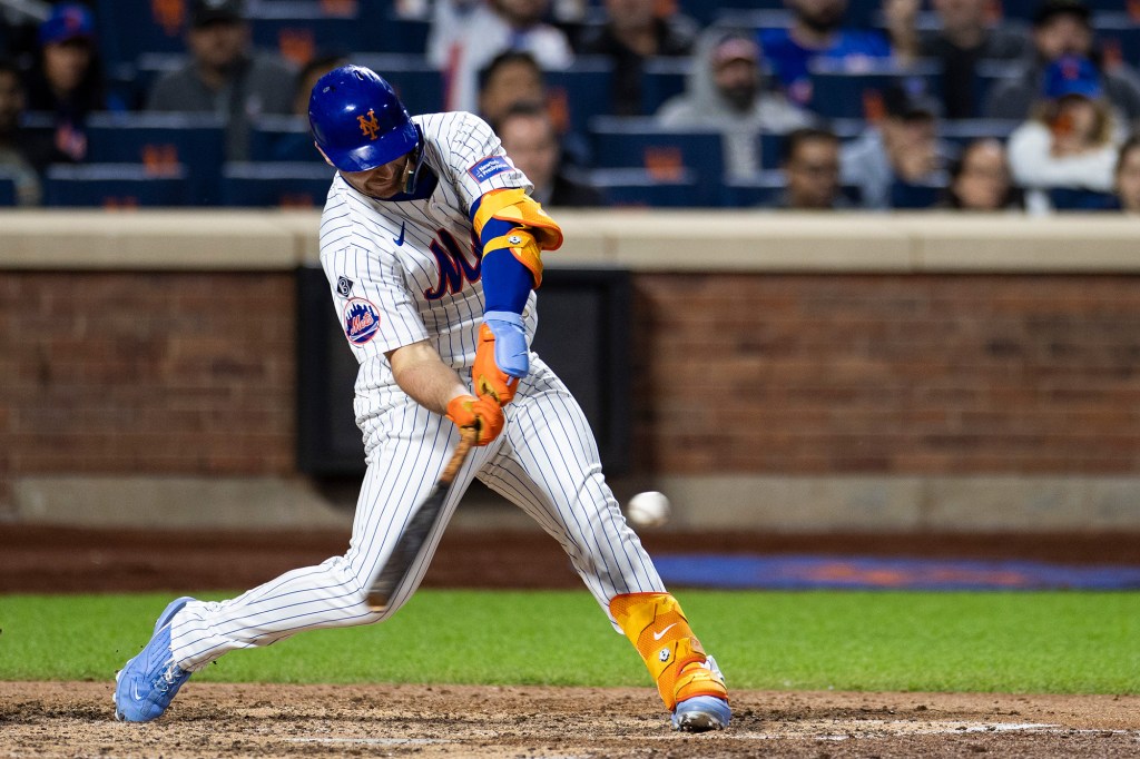 Pete Alonso connected on a pinch-hit double for the Mets in the seventh inning of their win Thursday.