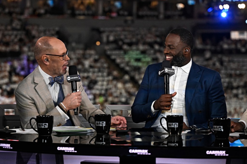 Ernie Johnson and Draymond Green talk on the TNT broadcast before game 2 of the Western Conference Finals. 