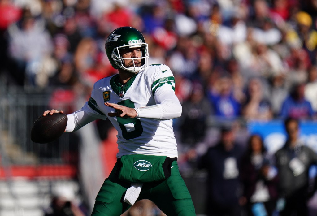 Jets quarterback Aaron Rodgers (8) throws a pass against the New England Patriots