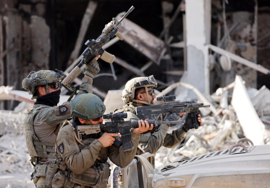 Israeli soldiers holding weapons during a ground operation against Hamas in the Gaza Strip, September 13, 2024