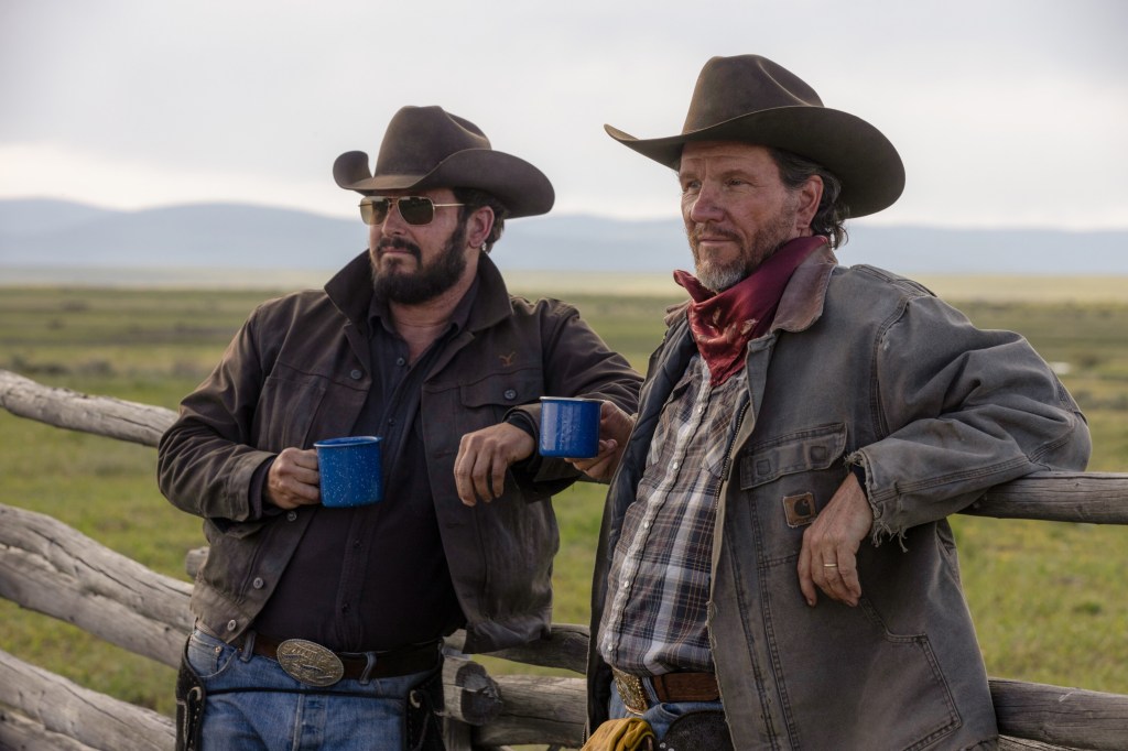 YELLOWSTONE, from left: Cole Hauser, David Atkinson, Horses in Heaven', (Season 5, ep. 504, aired Nov. 27, 2022). photo: ©Paramount Network / Courtesy Everett Collection