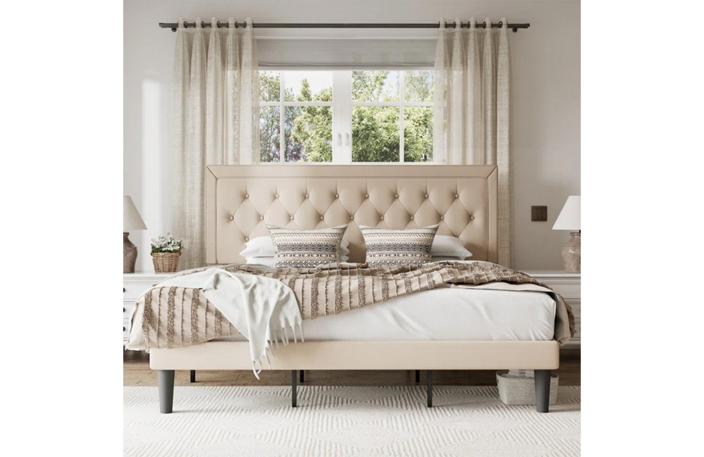 Hegg Tufted Upholstered Platform Bed
