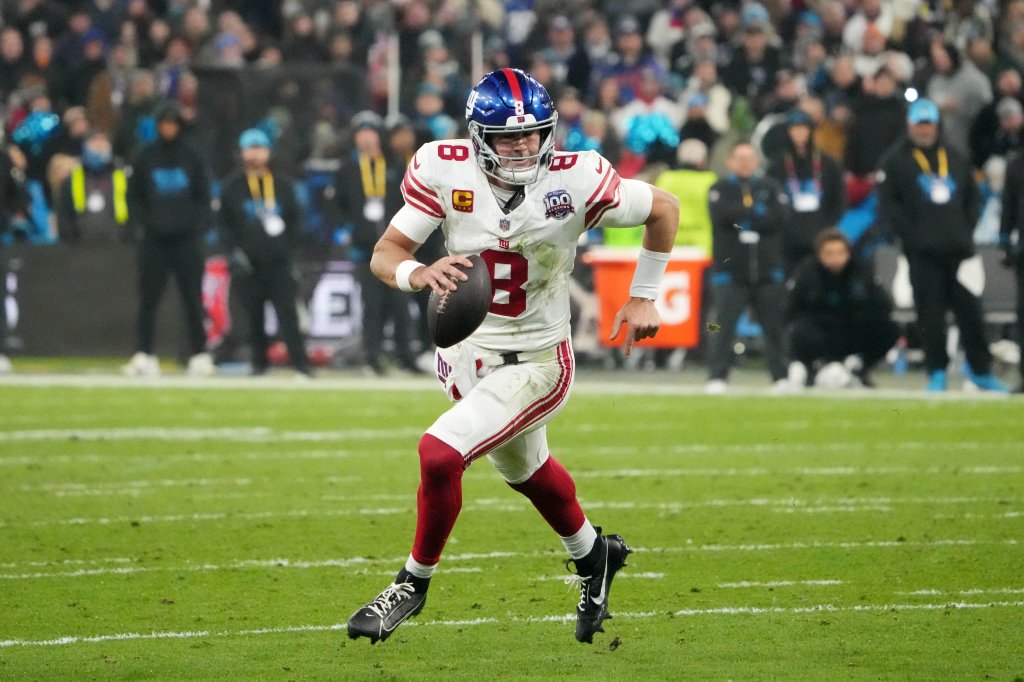 Giants quarterback Daniel Jones (8) carries the ball against the New York Giants in the second half during the 2024 NFL Munich Game at Allianz Arena. 