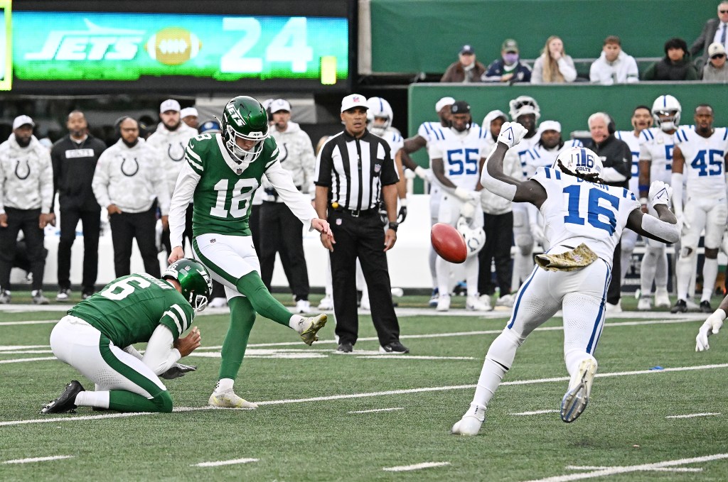 Anders Carlson #18 of the New York Jets kicks a field goal during the fourth quarter of the Indianapolis Colts 28-27 win over the Jets in East Rutherford, NJ.