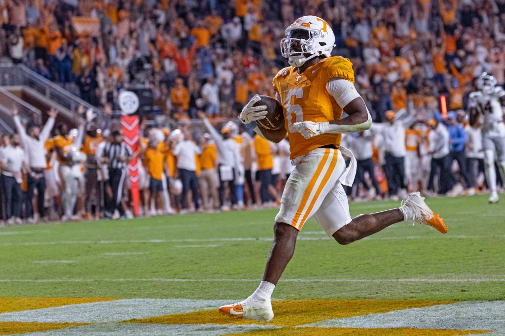 Tennessee running back Dylan Sampson (6) crosses the goal line for a touchdown during the second half of an NCAA college football game against Mississippi State, Saturday, Nov. 9, 2024, in Knoxville, Tenn.