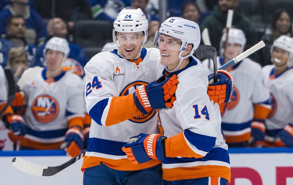 Bo Horvat (right), who had an assist in his return to Vancouver, congratulates Scott Mayfield on his goal during the Islanders' 5-2 win over the Canucks on Nov. 14, 2024.