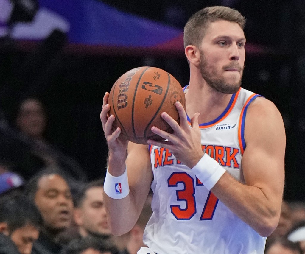 Matt Ryan looks to make a pass during the Knicks' 111-99 win over the 76ers on Nov. 12, 2024.