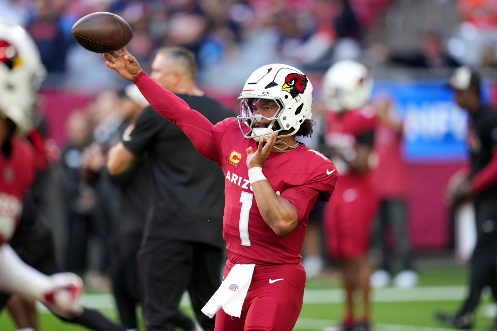 
Arizona Cardinals quarterback Kyler Murray (1) warms up prior to an NFL football game against the Chicago Bears, Sunday, Nov. 3, 2024, in Glendale, Ariz.