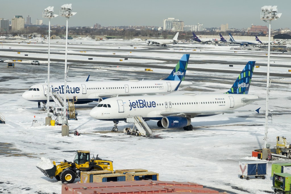 Parts of New York and New Jersey may get hit by a winter storm just ahead of Thanksgiving holiday travel.