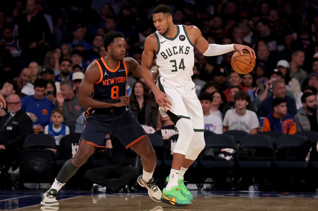 OG Anunoby defends Giannis Antetokounmpo during the Knicks' win over the Bucks. 