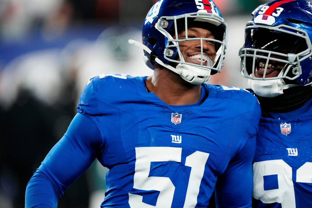 Several weeks of trade speculation passed and linebacker Azeez Ojulari remains a Giant.