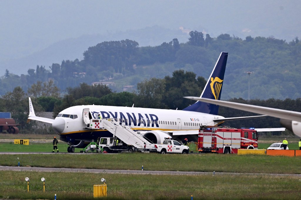 A Ryanair jet.