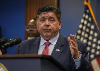 Pritzker: 400 Texas National Guard headed to Illinois, Oregon