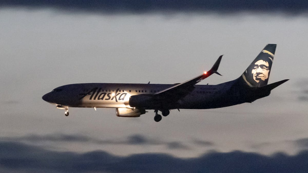 Alaska Airlines Vows IT Upgrades After Major Outage Forced Over 400 Cancellations