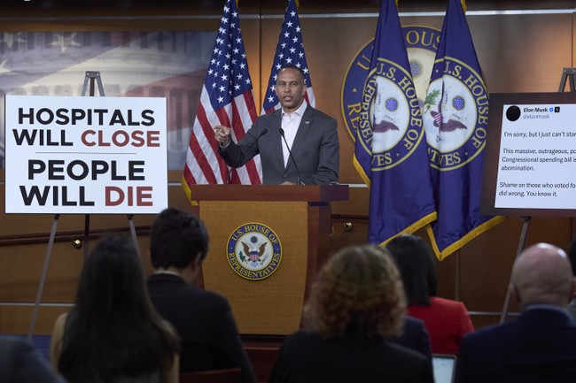 Hakeem Jeffries Blames Republicans for Schumer Shutdown's SNAP Stall – Twitchy